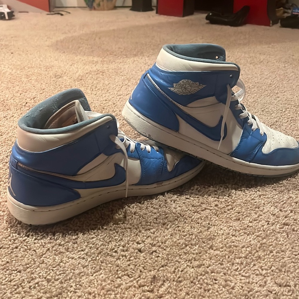 Unc blue jordan 1 ( 80% chance there reps)